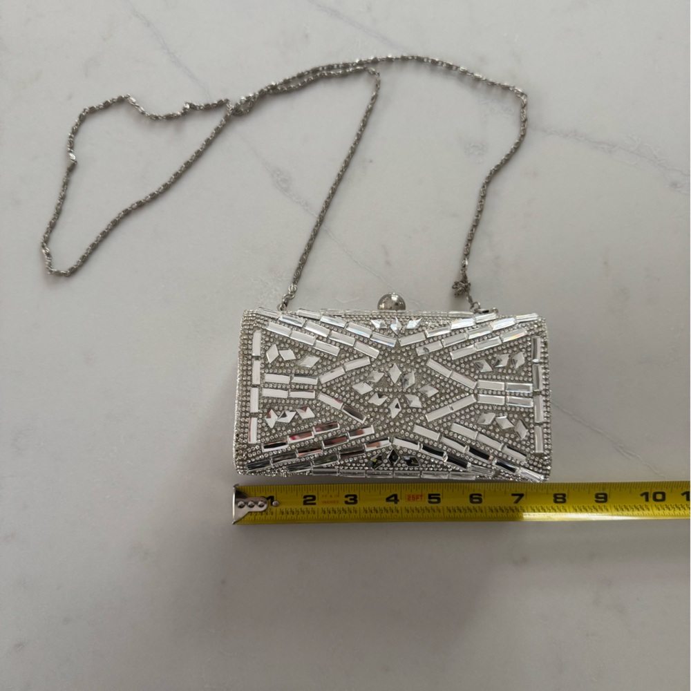 glitzy silver clutch with detachable straps 🩶